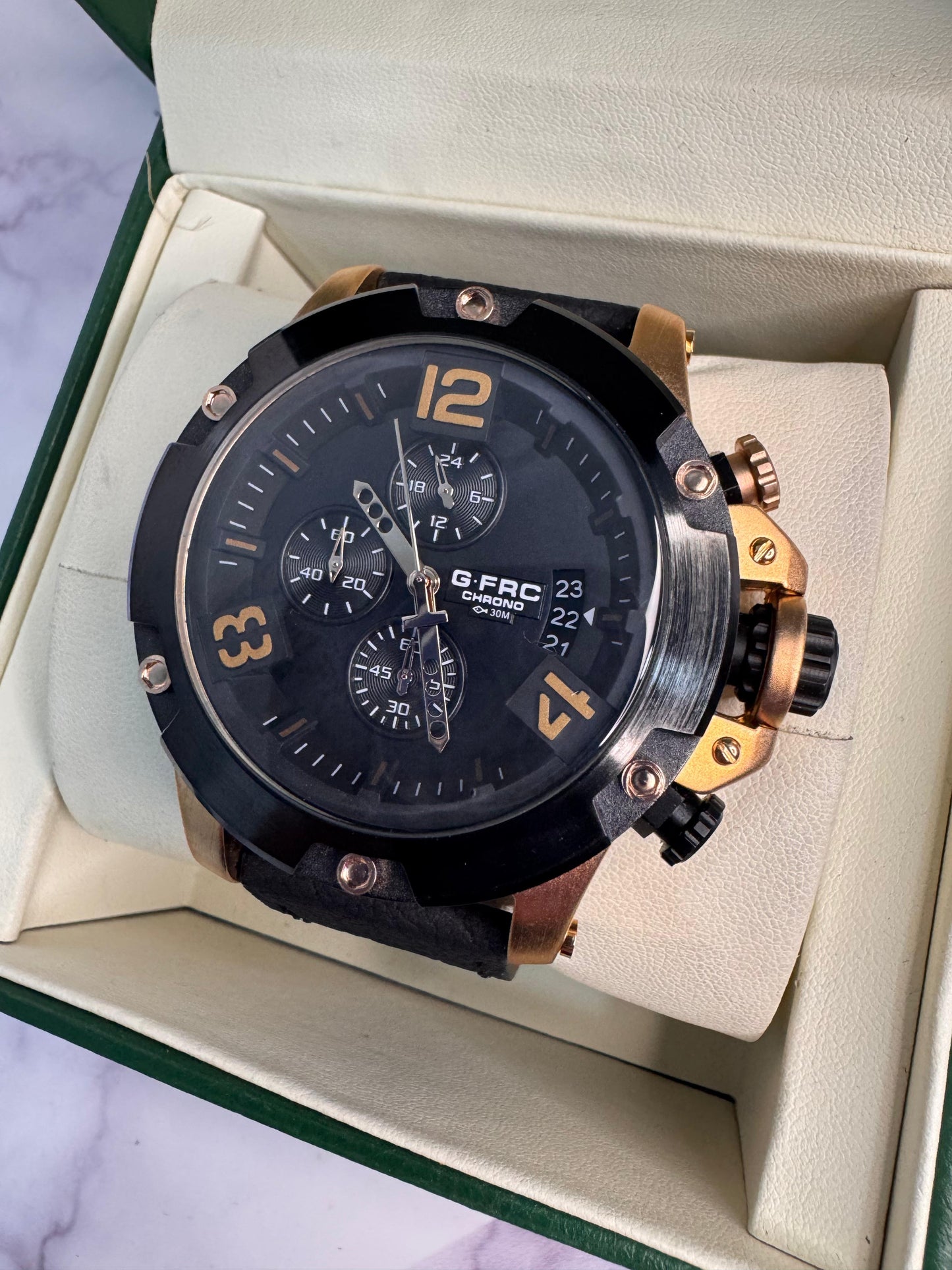 Reloj Curren